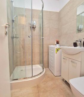 Bucharest Apartment | Downtown Central Oasis Tineretului -Self Check-in- 1min Metro Station