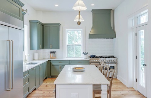 North Downtown Hotel | Downtown Charlottesville King Room The 200 South St Boutique Stay