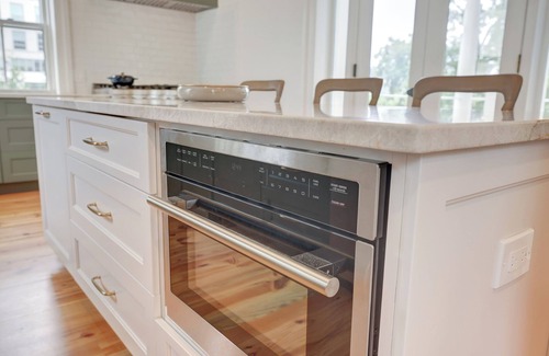 North Downtown Hotel | Downtown Charlottesville King Room The 200 South St Boutique Stay