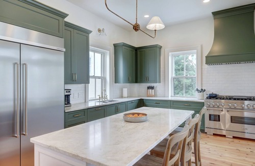 North Downtown Hotel | Downtown Charlottesville King Room The 200 South St Boutique Stay