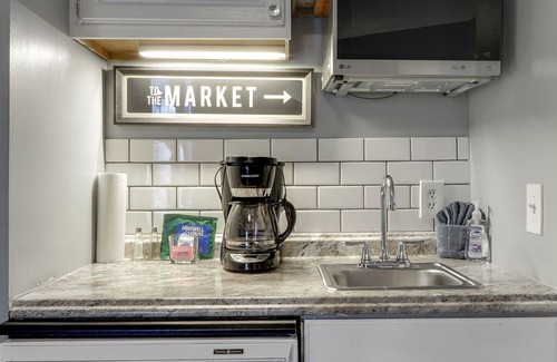 Charlevoix Condo | Downtown Charlevoix | Indoor/Outdoor Pool | Remodeled