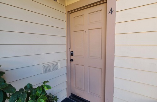 Oak Park House | Downtown charm 2 bedroom 2 townhouse