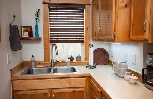 Livingston House | Downtown charmer, blocks from park, river & downtown, pet friendly
