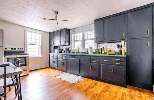 Chillicothe House | Downtown Chillicothe | Walk to Historic District | Free Parking | 5,800+ Reviews