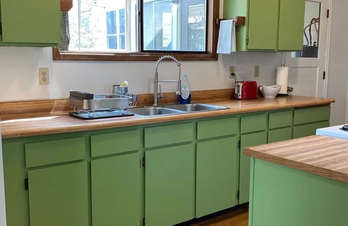 Astoria House | Downtown Cottage