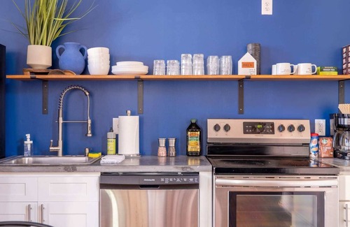 Covington Apartment | Downtown Covington—Near Shopping, Bars, Cincinnati