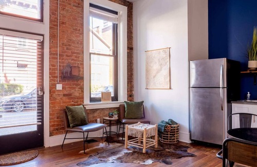 Covington Apartment | Downtown Covington—Near Shopping, Bars, Cincinnati