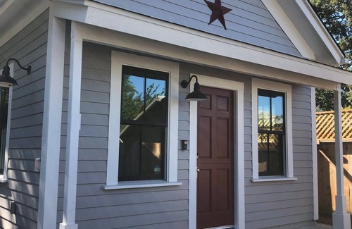 Paso Robles Cottage | Downtown Cozy Cottage, two blocks from downtown and new!