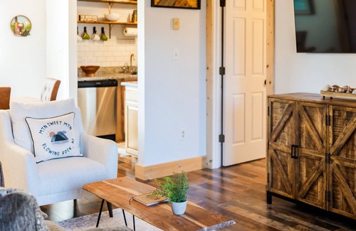 Blowing Rock Apartment | Downtown, Cozy, Well Stocked, Fireplace, App Ski