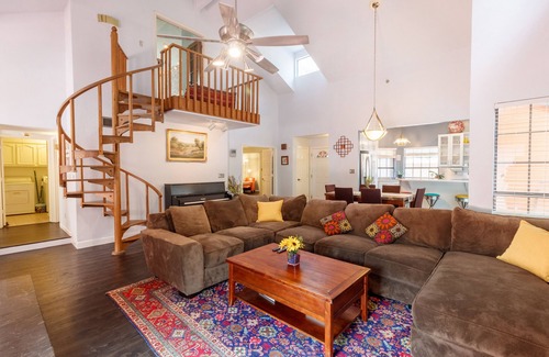 Bryan Place House | Downtown Dallas Full House with Sparkling Heated Pool/Spa