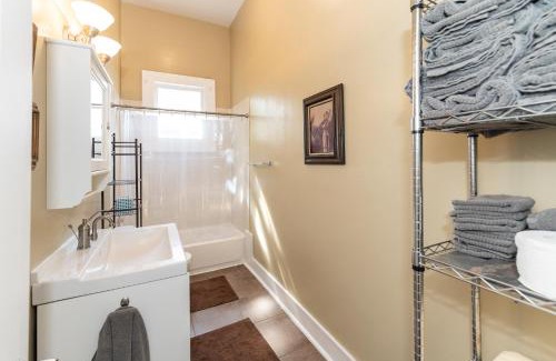 Main - Military Plaza House | Downtown Delight Central Gem