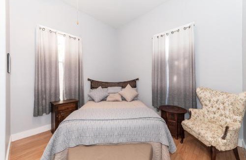 Main - Military Plaza House | Downtown Delight Central Gem