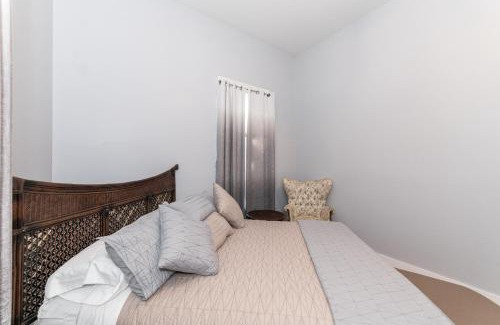 Main - Military Plaza House | Downtown Delight Central Gem