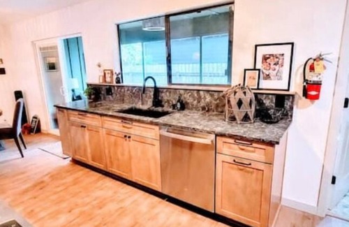 Long Beach House | Downtown Designer Duplex close to Beach! Spa Tub, Sunroom, Game Room, EV & more!