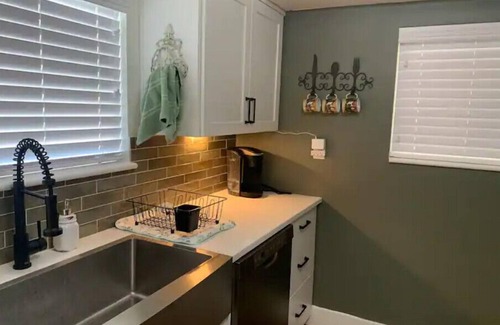 St. George House | Downtown Dixie, dog friendly