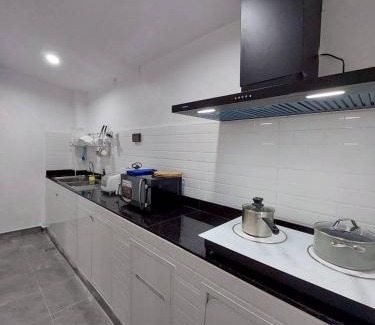 Chang Phueak House | Downtown Entire House - Mae Moli