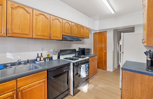 Squirrel Hill House | Downtown Escape: 3Br - Game/Movie Room - Foosball