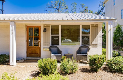 Fairhope House | Downtown Fairhope Cottage-walking distance to everything!