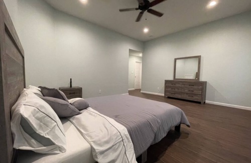 Haltom City House | Downtown Fort Worth 3 Bed luxury house