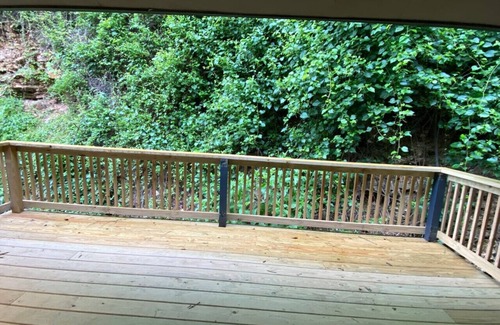Eureka Springs Historic District Apartment | Downtown+FreePark+Wifi Main St. Ste 202