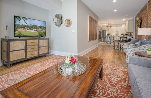 Galena Apartment | Downtown Galena Modern Luxury 2–bedroom Unit