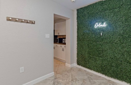 Lake Eola Heights Apartment | Downtown Gem w/Jacuzzi + Basketball + Games!