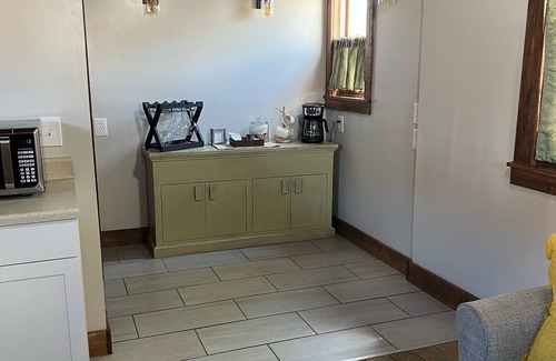 Hermann Cottage | Downtown Hermann- Hanna’s Cottage