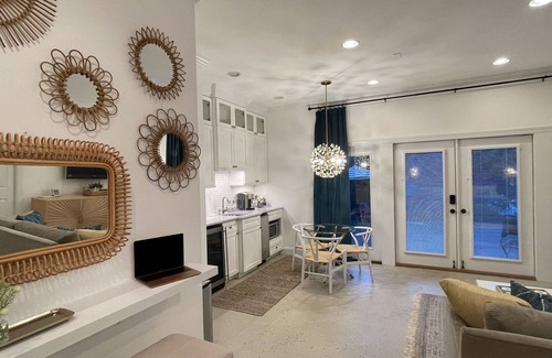 Hickory Apartment | Downtown Hickory Lounge