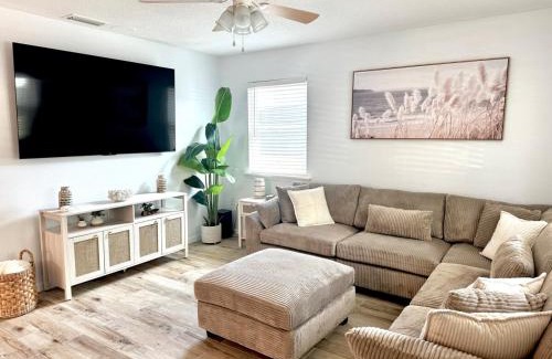 Lincolnville Villa | Downtown Historic St Augustine! Quality, Comfort, Hospitality, FUN! putt putt