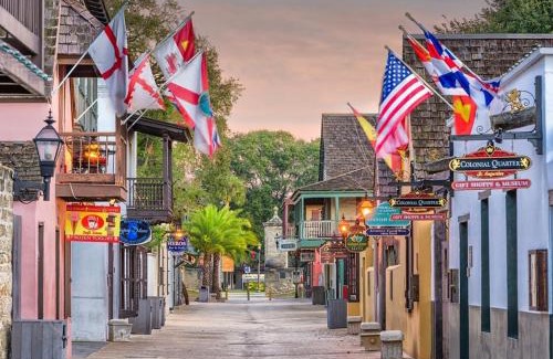 Lincolnville Villa | Downtown Historic St Augustine! Quality, Comfort, Hospitality, FUN! putt putt