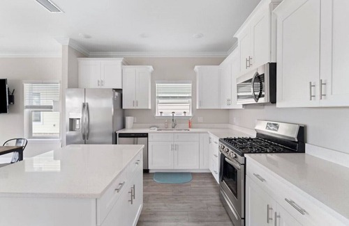 South Pensacola House | Downtown home + bay views + seafood market