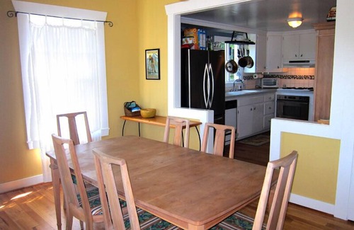 Hood River House | Downtown Hood River View Bungalow with HOT TUB, WIFI, A/C