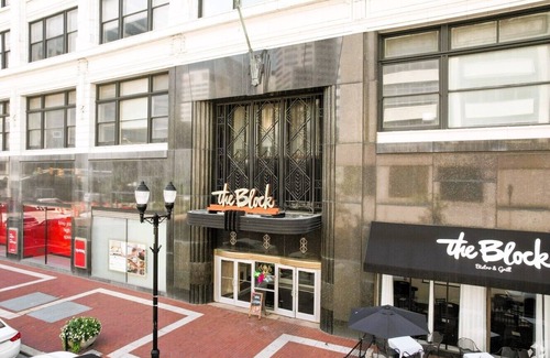 Mile Square Apartment | Downtown Indy Lucas Oil Conv Ctr Skywalk#4