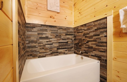 Pigeon Forge Cabin | Downtown Lights View-Convenient to Main Parkway-Mountain Views