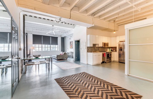 Historic Core Condo | Downtown Los Angeles Condo w/Rooftop Pool Access