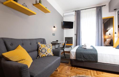 Thessaloniki City Centre Apartment | Downtown Luxury Boutique Suites : the yellow suite