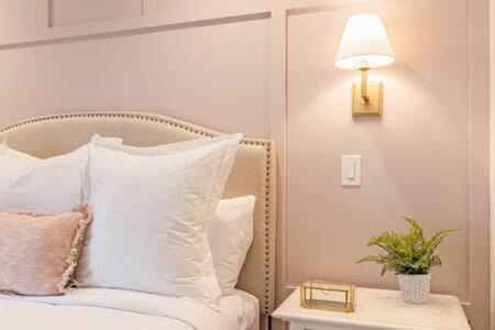 West Dundee Apartment | Downtown Luxury Farmhouse Apartment #1