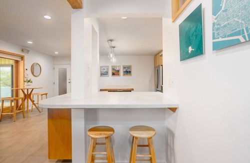 Downtown Anchorage House | Downtown luxury retreat with ocean views, gas fireplace, hot tub & washer/dryer