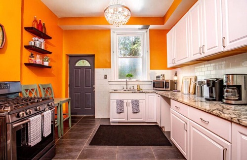 East Walnut HIlls House | Downtown Mansion: 7 Bedrooms, 2.5 Baths, Sleeps 20