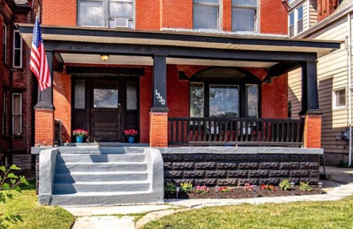East Walnut HIlls House | Downtown Mansion: 7 Bedrooms, 2.5 Baths, Sleeps 20