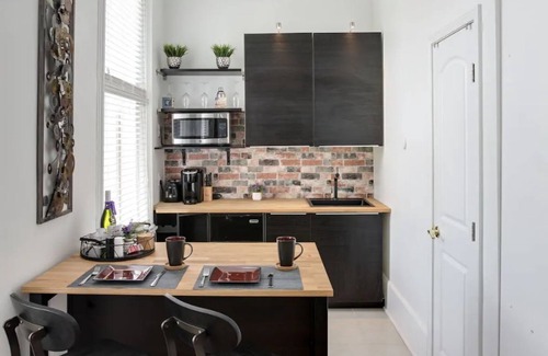 New Pathways Apartment | Downtown Memphis The Rolling Stones Studio Apt 202