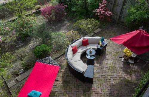 New Pathways Apartment | Downtown Memphis The Rolling Stones Studio Apt 202