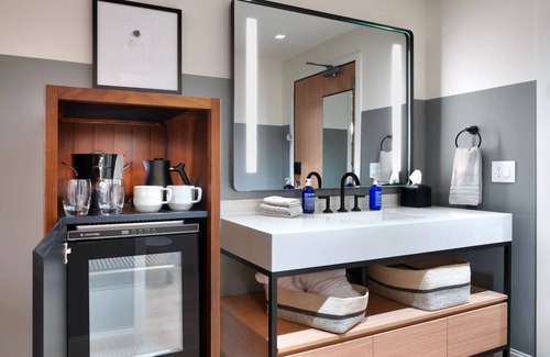 Moab Hotel | Downtown Moab Getaway Starts Here | Ideal For Family Stay | Pool & Free Parking