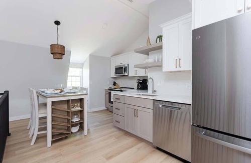 Yachting Village House | Downtown Newport Penthouse