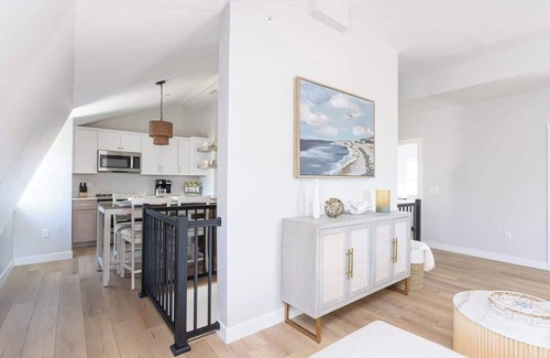 Yachting Village House | Downtown Newport Penthouse