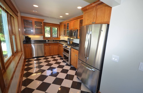 Northport Apartment | Downtown Northport walking to everything including beach! Handicap accessible