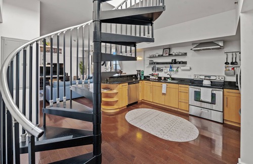 Downtown Louisville Condo | Downtown Penthouse Loft with Roof Patio and free parking
