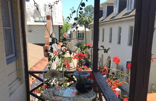 Old Town Villa | Downtown penthouse Villa Aviles with wifi