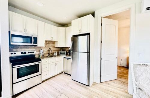 Gillespie Park Apartment | Downtown-Pet-Friendly-Lido Beach-Opera-Symphony-Walk to Restaurants-Bikes Available