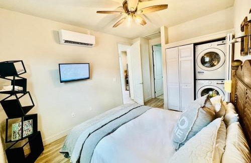 Gillespie Park Apartment | Downtown-Pet-Friendly-Lido Beach-Opera-Symphony-Walk to Restaurants-Bikes Available